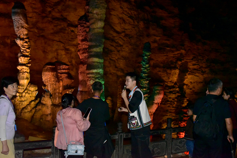 上海游客手寫三頁表揚(yáng)信，點(diǎn)贊黃龍洞景區(qū)優(yōu)質(zhì)服務(wù)